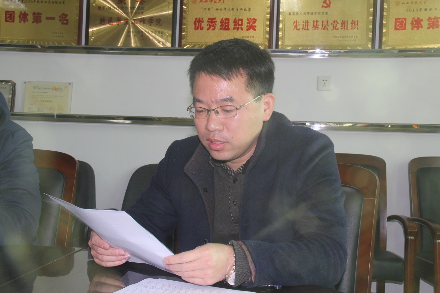 编导播音党支部书记郝建国述职