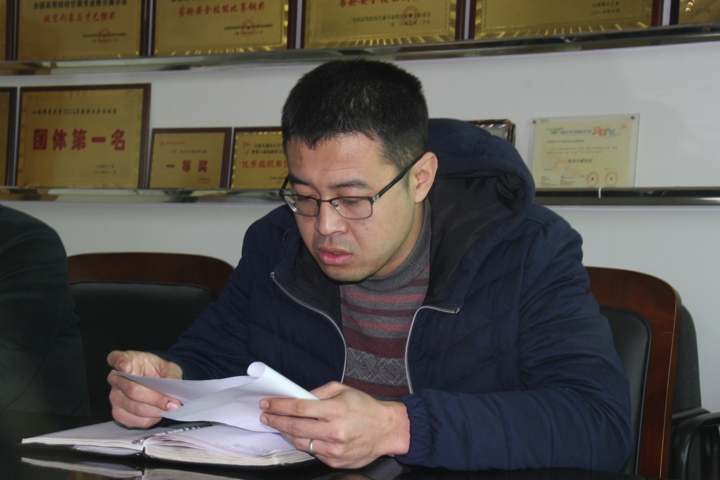 行政管理党支部书记赵军述职